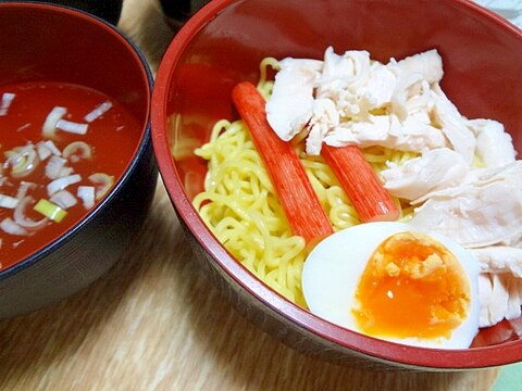 鶏ガラだしの塩ダレで食べるつけ麺